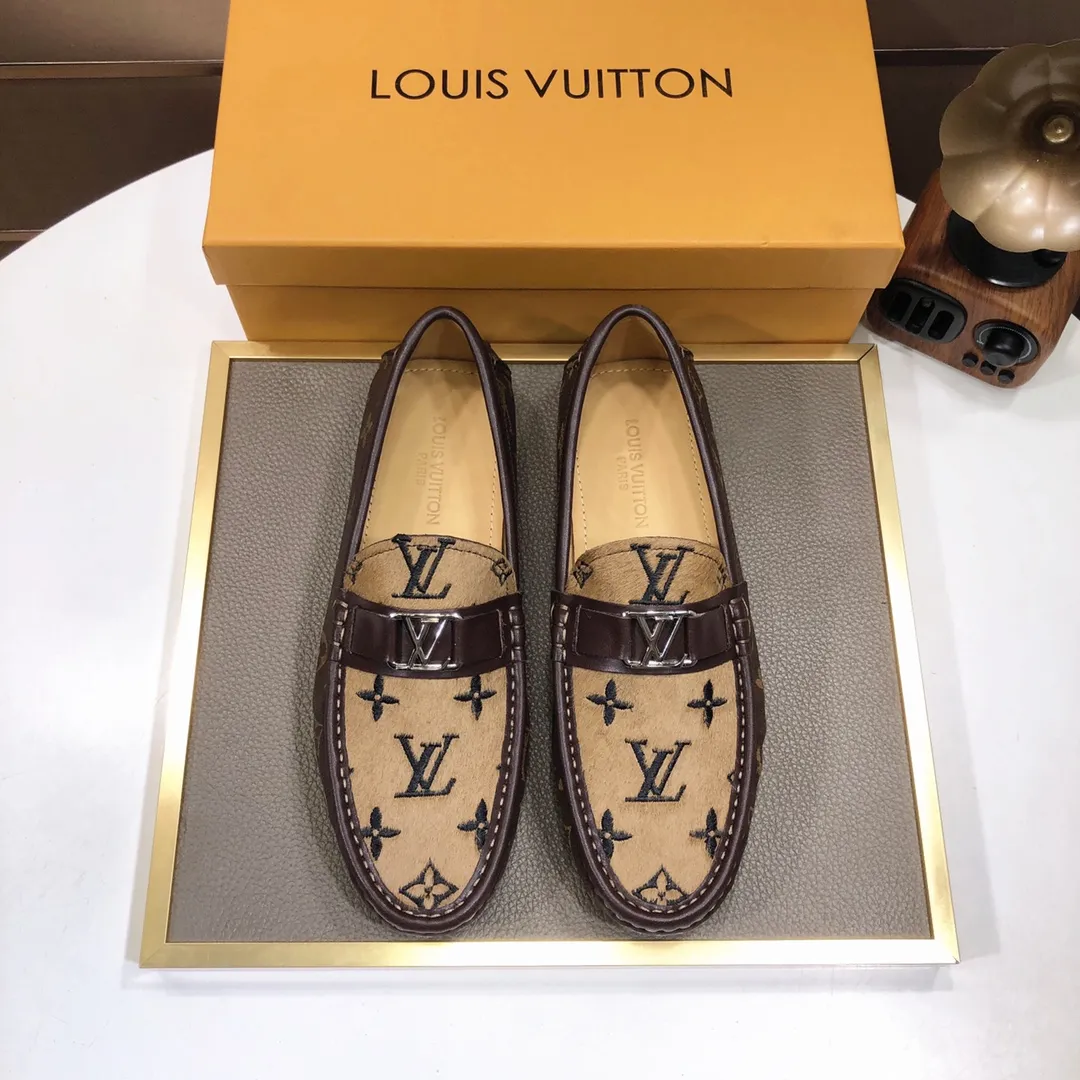Men's men's shoes 💰420💰 [LV Doudou shoes] (water-dyed cowhide lining) new model is on the market, available on the official website. The new Doudou shoes are processed into single-color materials, and the uppers are made of imported cowhide material. The body of the shoe is fully hemmed with mark thread, and is lined with imported original cowhide leather. The elegant shoe shape is super suitable for all-matching, and the size is 38-44.